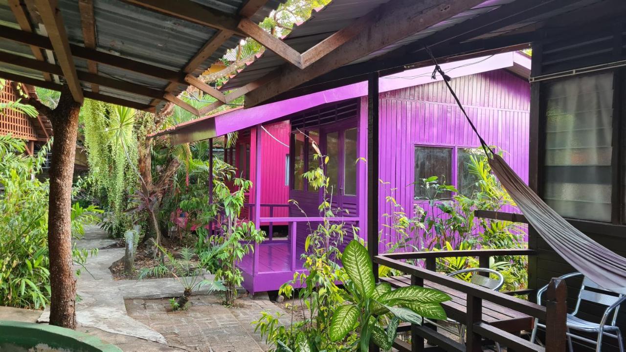 Gecko Guesthouse Pantai Cenang  Exterior photo