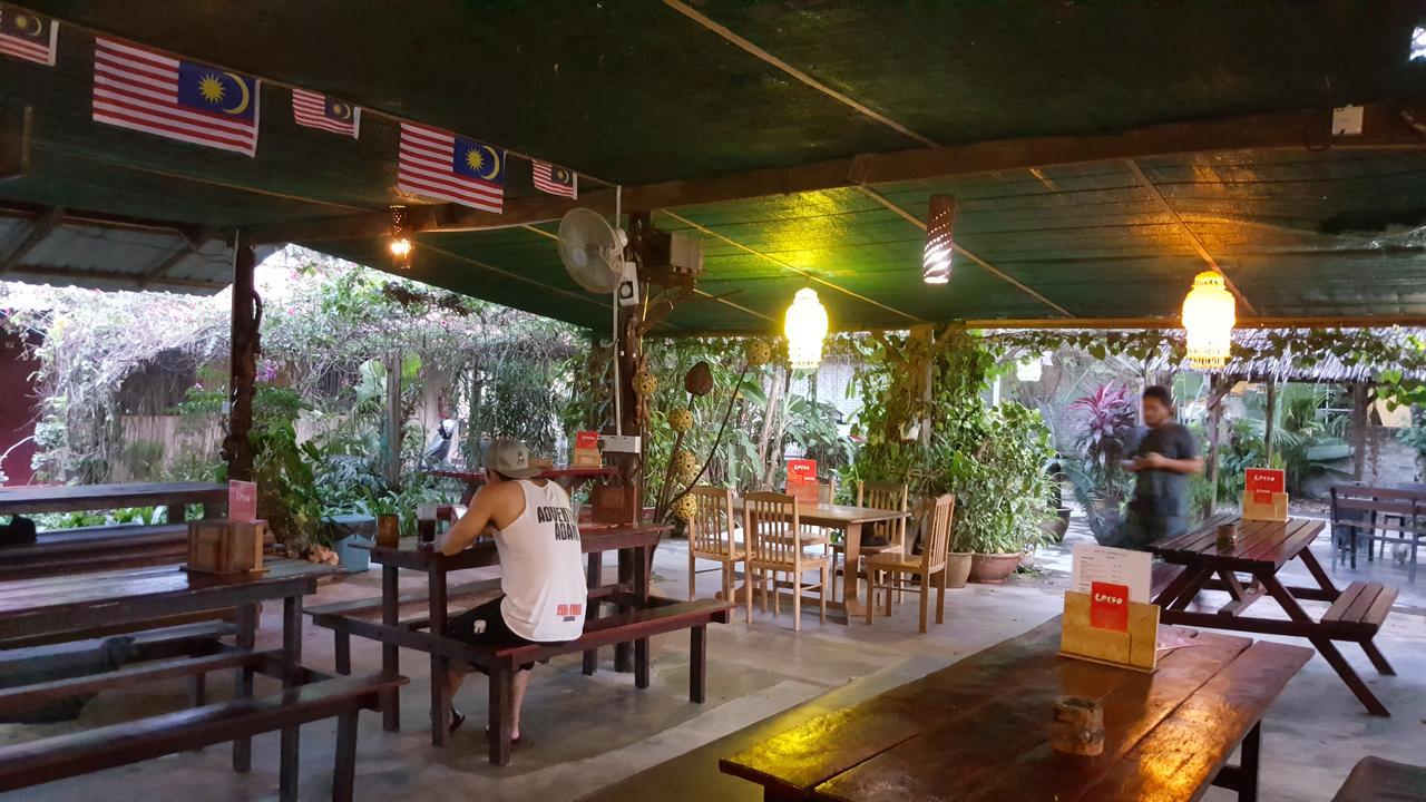 Gecko Guesthouse Pantai Cenang  Exterior photo